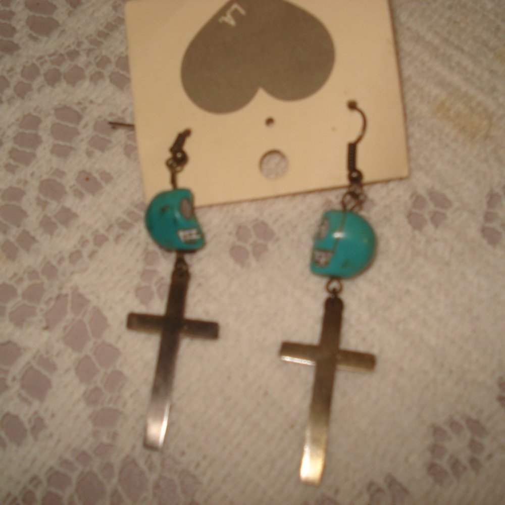 Brandy Melville nwt Silver cross w/turquoise skull